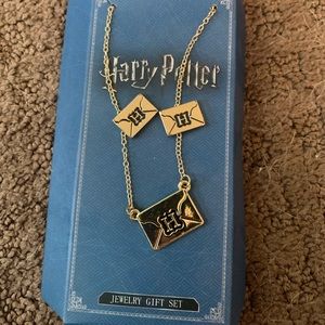 Harry Potter earrings and necklace set